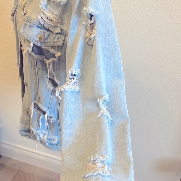 ❌SOLD❌Forever 21 Perfectly Distressed Oversized Denim Jacket - Picture 7 of 10
